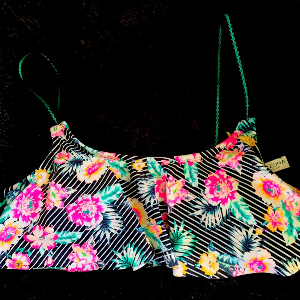 Stripped swimsuit set with floral pattern